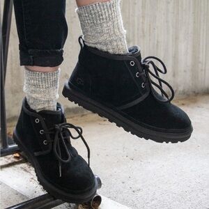Ugg Women's The Neumel Chukka Boot Black
Size 9